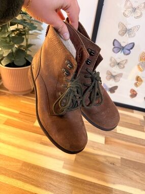 UGG Brown Lace-Up Ankle Boots with Green Laces